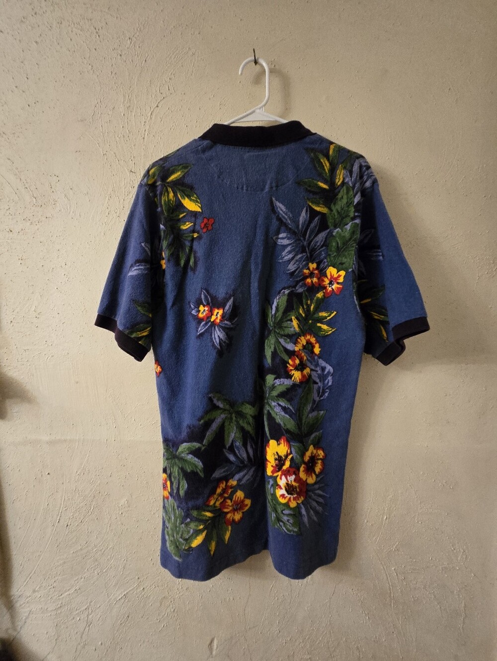 Chaps Men’s Blue Polo with Tropical Floral Print - Picture 3 of 3
